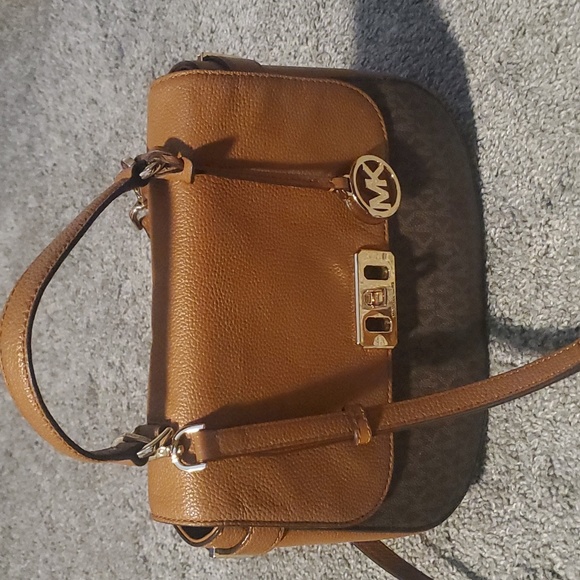 Michael Kors Purse Crossbody *free shipping* - Picture 11 of 12
